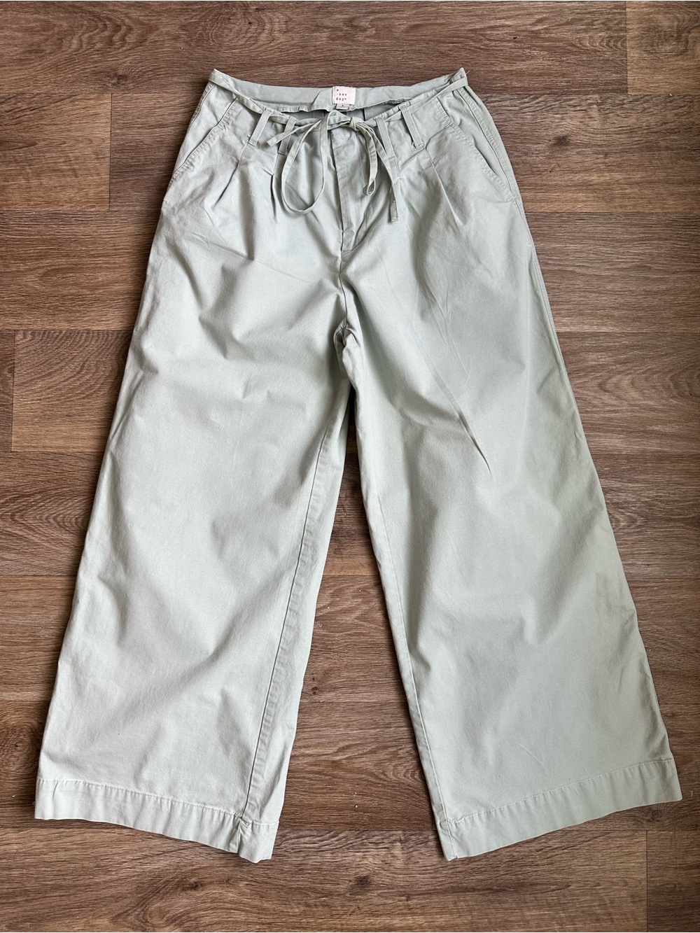 A New Day Women’s Wide Leg Crop Pants Size 8 Sage Green Tie Waist Casual Stretch